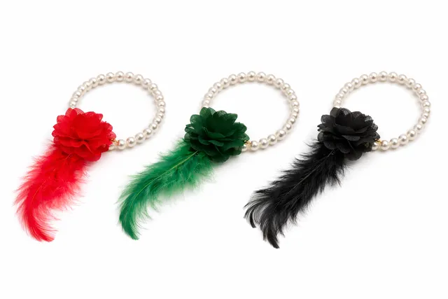 Armbändchen mit Perlen & Feder